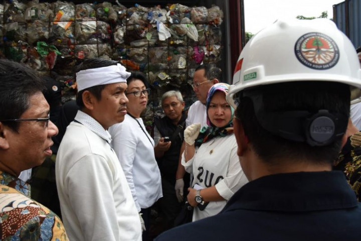 Komisi IV DPR Temukan 70 Kontainer Sampah Impor