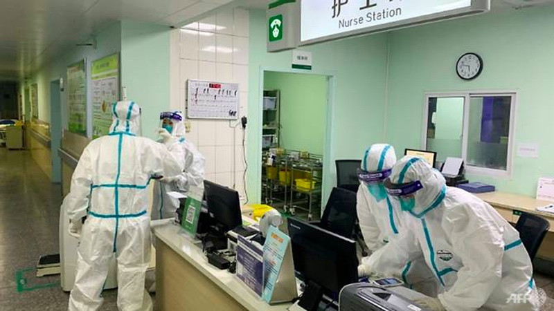 Petugas medis di wilayah Wuhan, Tiongkok melakukan langkah antisipasi hadapi Virus Korona. Foto: AFP