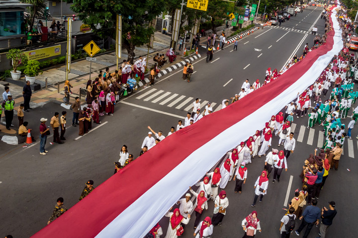 Suasana Kirab Kebangsaan Merah Putih di Semarang