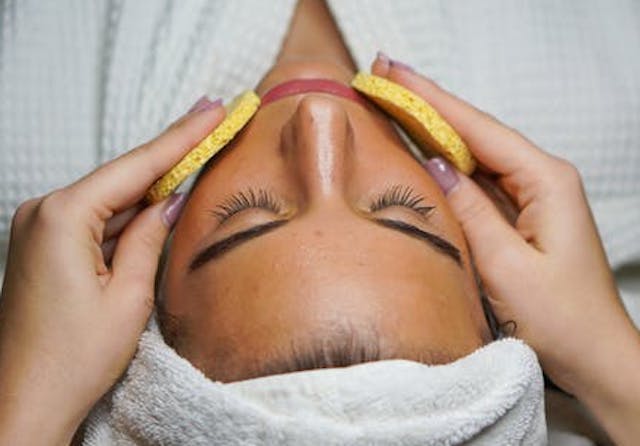 Tips Kombinasikan Obat Dokter dengan <i>Skincare</i>