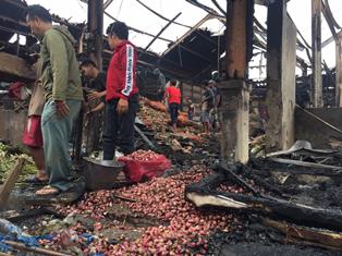 48 Kios di Pasar Caringin Bandung Terbakar