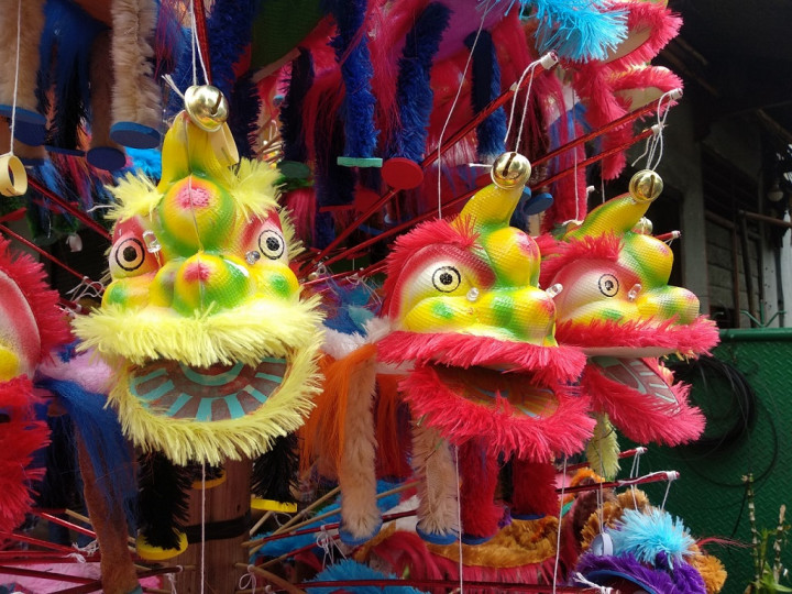 Imlek Jadi Berkah Penjual Pernik Barongsai