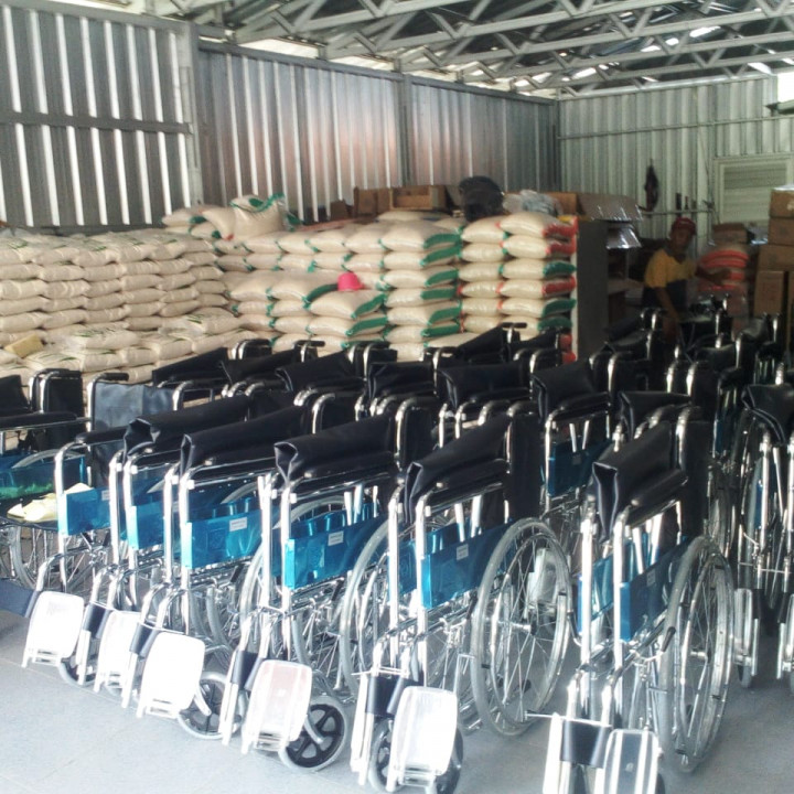 Berbagi 4,44 Ton Beras untuk Warga Miskin