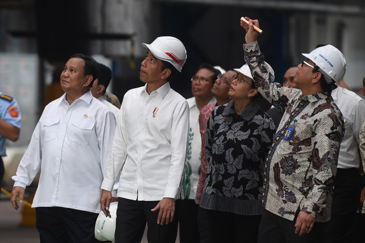 Jokowi Tinjau Kapal Selam Alugoro-405 di PT PAL