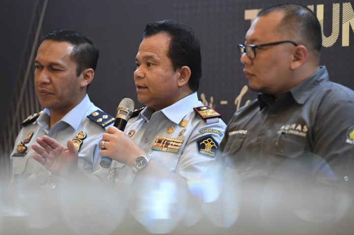 Yasonna Copot Ronny Sompie Dari Dirjen Imigrasi