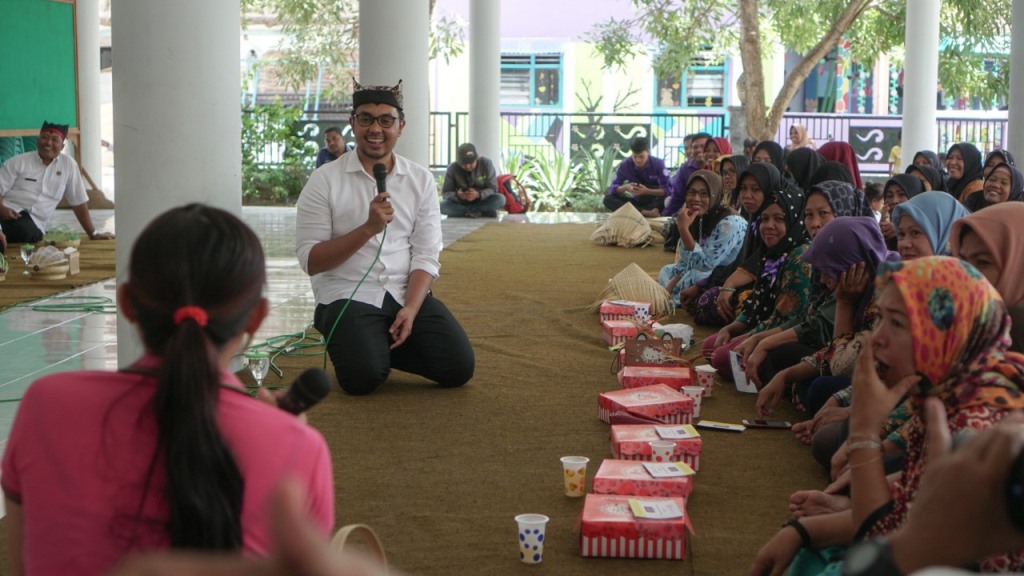 CEO Amartha Andi Taufan Garuda Putra saat memberikan penyuluhan pada UMKM. Foto: Medcom.id/Eko