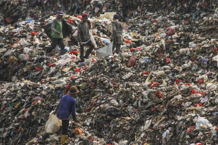 Pemindahan Sampah Depok ke TPPAS Nambo Ditunda