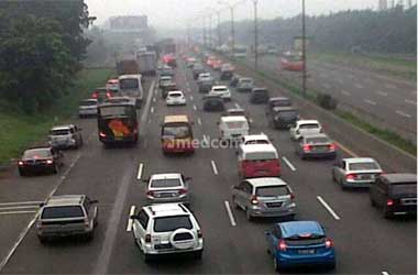 Teknik Menyalip Pakai Mobil Manual dan Matic