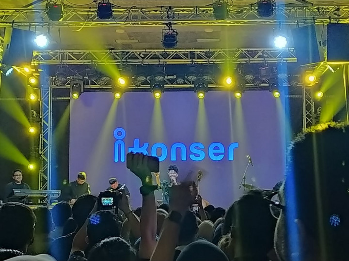 Yura Yunita Curhat Kesepian di i-Konser Perdana