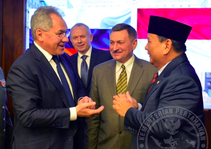 Menhan Prabowo Subianto lakukan pertemuan dengan Menhan Rusia Sergei Shoigu (kiri). Foto: Dok.Kemenhan RI