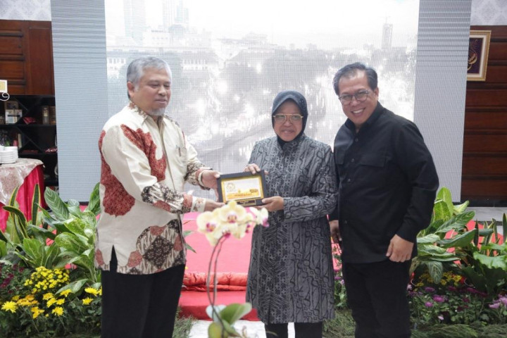 DPR Kepincut Program Ketahanan Keluarga Risma
