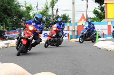 Kapan Waktu Tepat Menggunakan Rem Depan Sepeda Motor?
