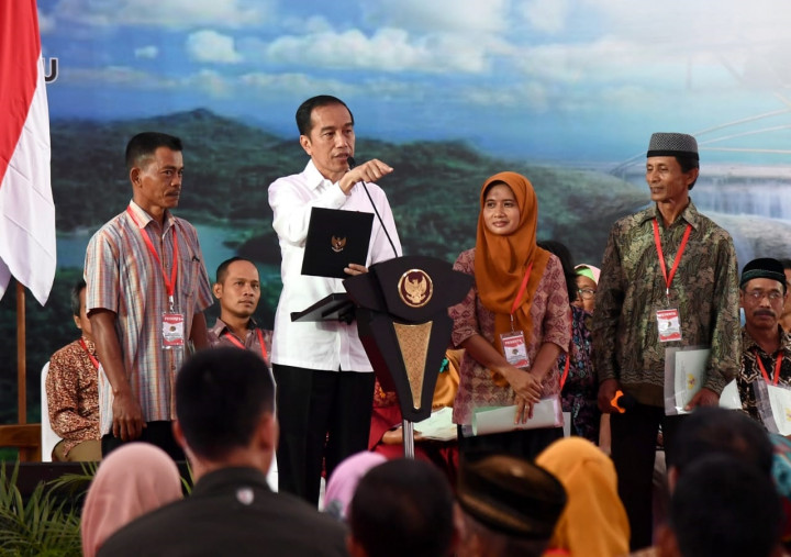 Jokowi Instruksikan Penyertifikatan Tanah Warga Digenjot