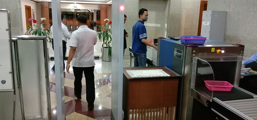 Suasana aktivitas di VVIP Bandara Hang Nadim jelang kedatangan 250 WNI dari Tiongkok, malam ini sekitar pukul 02.00 WIB.. Foto: Medcom.id/Anwar Sadat