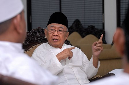 Pengasuh Pondok Pesantren Tebu Ireng K.H. Sholahuddin Wahid atau Gus Sholah. Foto: Antara Foto/Syaiful Arif