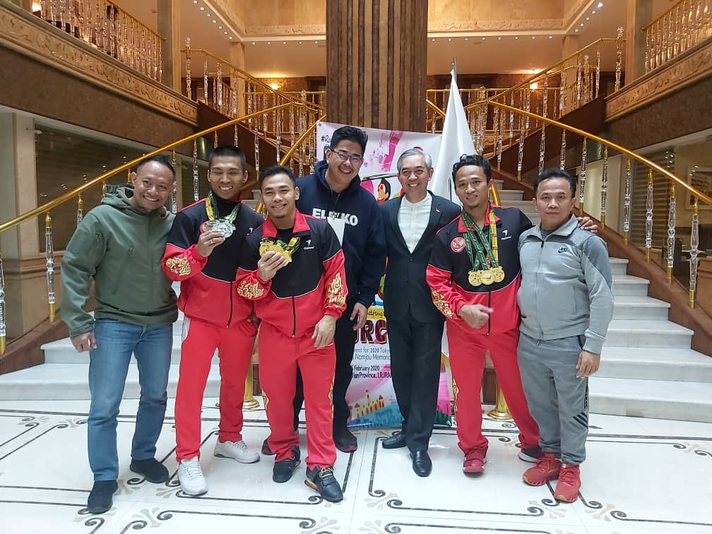 tim angkat berat Indonesia yang berpartisipasi pada Kejuaraan 5th International Fajr Cup (Namjou Cup) di Iran (Ist)