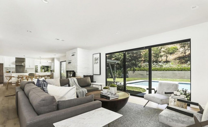 Mantan Bintang Spiderman Jual Hunian Bergaya Peternakan