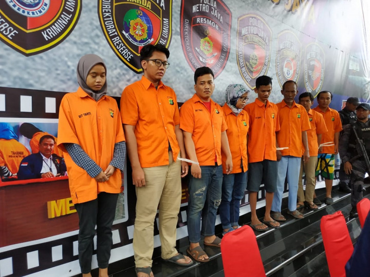 Pembobol Rekening Ilham Bintang Pegawai Bank