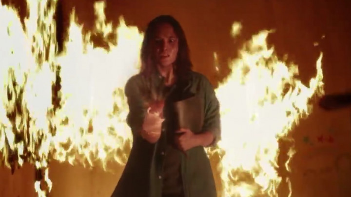 Chelsea Islan Bermain Api Tanpa CGI di Sebelum Iblis Menjemput Ayat 2