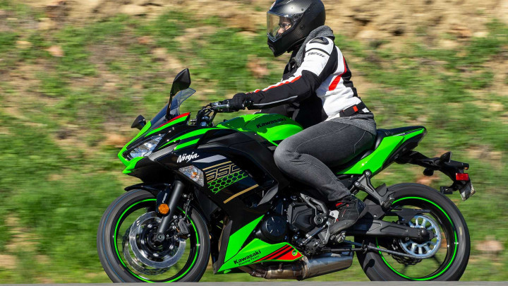 REV'IT Tawarkan Celana Jeans Touring untuk Lady Bikers