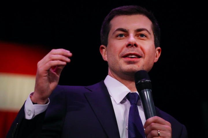 Buttigieg dan Sanders Bersaing Ketat di Kaukus Partai Demokrat