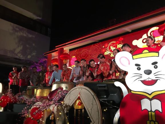 Nadiem:  <i>Gong Xi Fa Cai, Xin Nian Kuai Le</i>