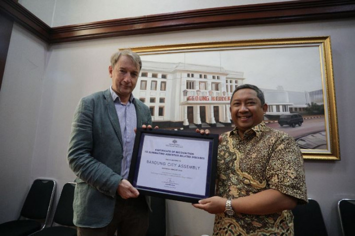 Larang Penggunaan Asbes, Bandung Raih Penghargaan dari Australia
