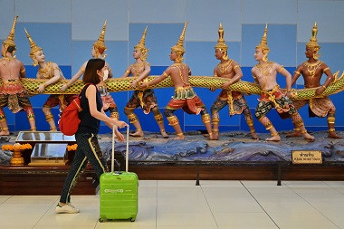 Menkes Thailand Ancam Usir Turis tak Bermasker