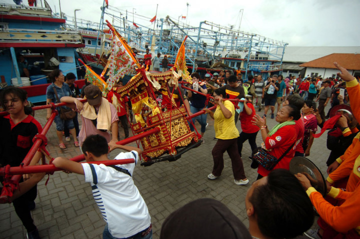 Meriahnya Kirab Toa Pe Kong di Kota Tegal