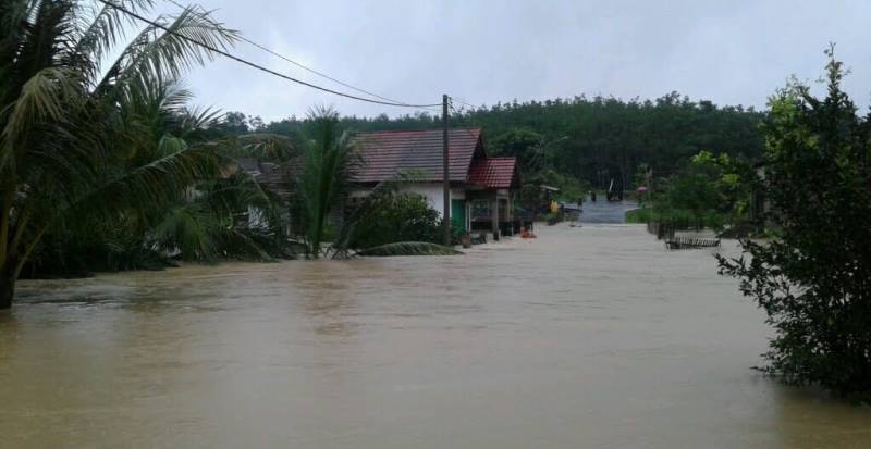 Banjir 2 Meter Rendam Dua Desa di Lahat - Medcom.id