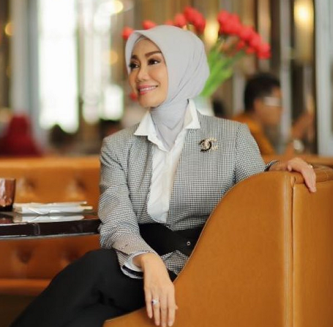 Memilih ciput yang lentur sangatlah penting karena jika terbuat dari bahan yang ketat maka dapat terasa kencang ketika digunakan. (Foto: Dok. Instagram/@okkyasokawati)
