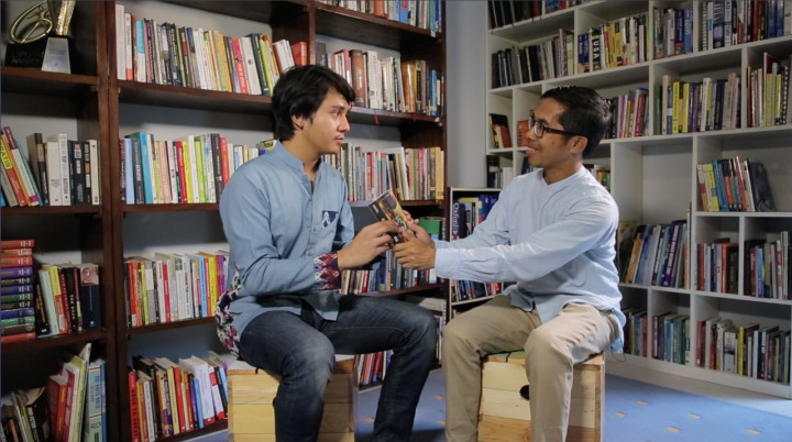 Bintangi Film Ranah 3 Warna, Arbani Yasiz Temui Penulis Novelnya