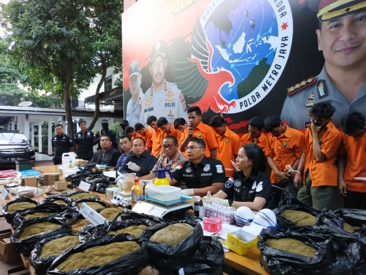 Polisi Bongkar Produksi Rumahan Tembakau Sintesis