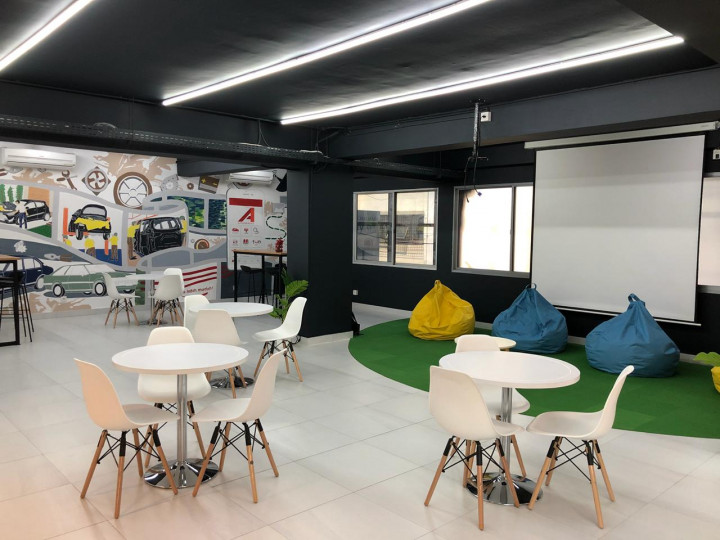 Selain Menjual Mobil, Dealer Ini juga Siapkan Tempat Kerja