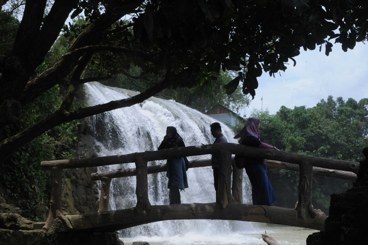 Berkunjung ke Wisata Air Terjun Toroan Sampang