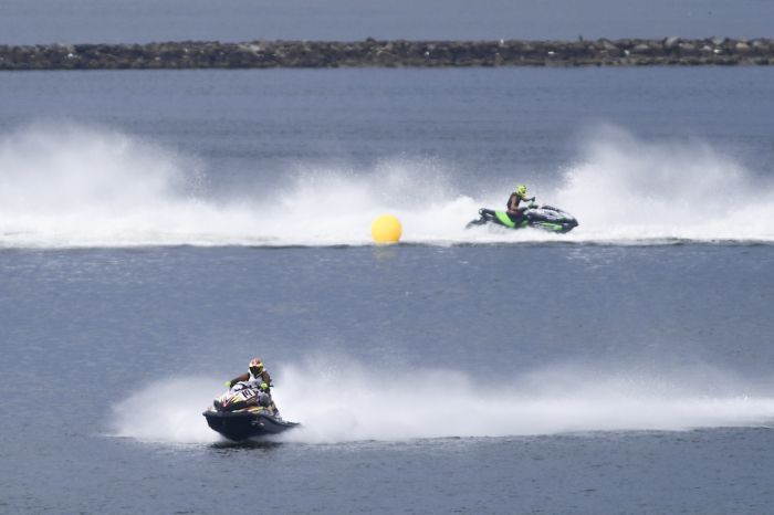 Olahraga jetski (ANTARA FOTO/Hafidz Mubarak A)