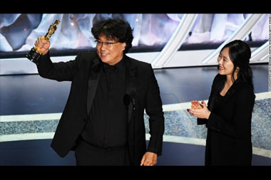 Penerjemah Sutradara Parasite di Oscar 2020 Curi Perhatian