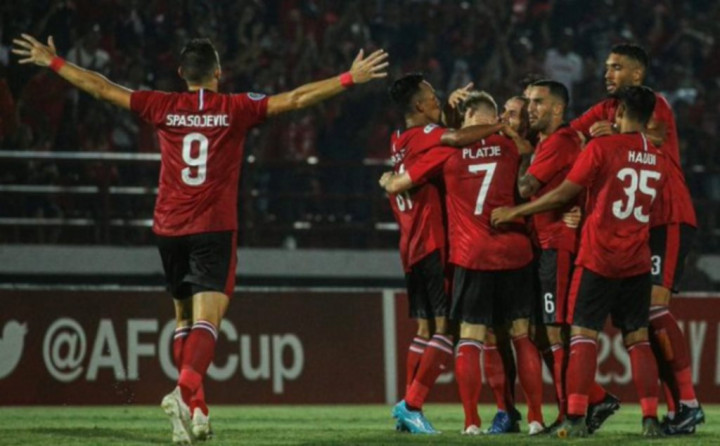 Brace Melvin Platje Bantu Bali United Hajar Than Quang Ninh