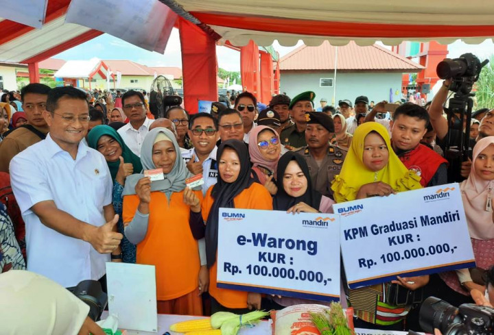 Kunjungi Takalar, Mensos Resmikan Loka Rehabilitasi Sosial dan Pencairan Bansos Sembako