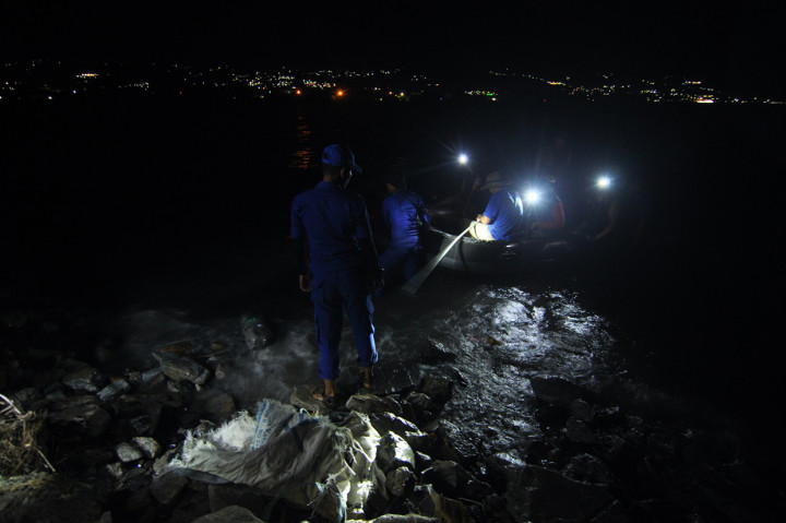 Pencarian Buaya Berkalung Ban Hingga Malam Hari