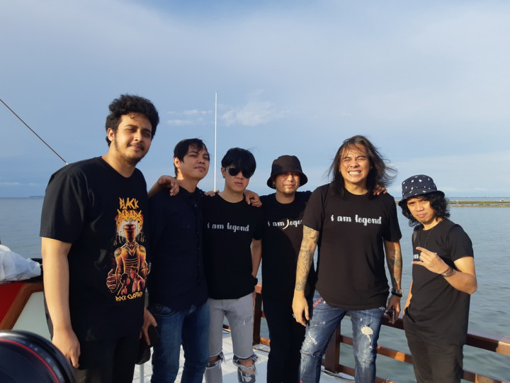 Dua Personel Element Rilis Kanal YouTube dari Atas Kapal Phinisi