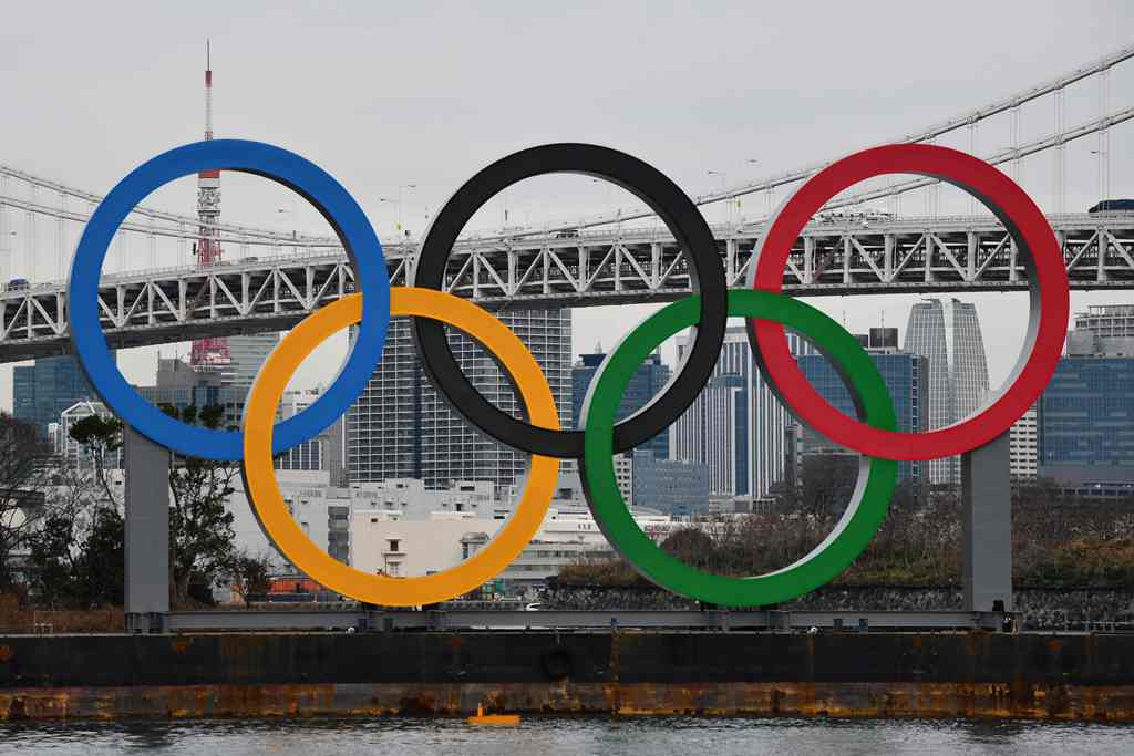 Simbol Olimpiade di Kota Tokyo. (Foto: AFP/Kazuhiro Nogi)