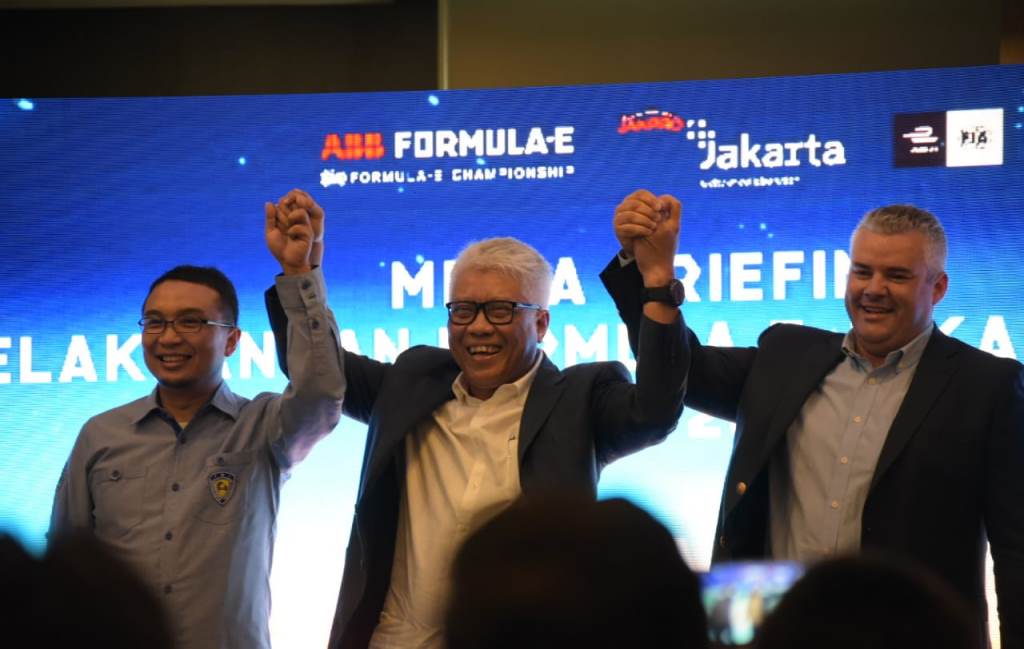 Direktur Utama PT Jakarta Propertindo Dwi Wahyu Daryoto (tengah) saat sesi Jumpa pers Formula E di kawasan Jakarta Pusat, Jumat (Dok. Jakpro)