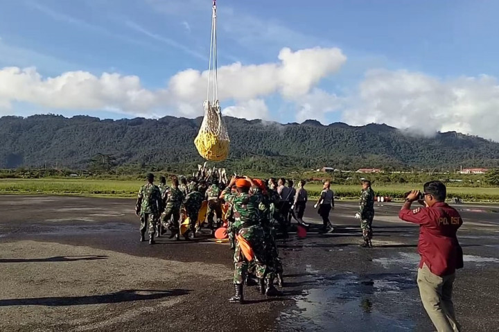 12 Jenazah Jatuhnya Helikopter MI-17 Dievakuasi