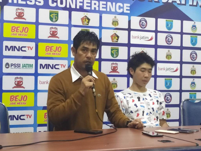 Pelatih Persela Lamongan, Nil Maizar (kiri) dan Shunsuke Nakamura (Medcom.id/Daviq)