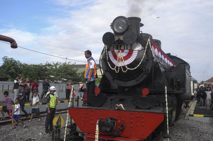 Pemkot Surakarta Mulai Operasikan Kereta Kuno Joko Kendil