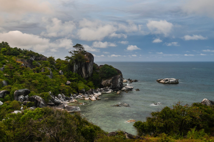 Menikmati Pemandangan Geopark Tanjung Senubing Natuna