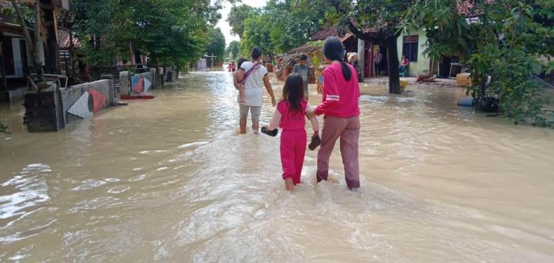  Kondisi banjir di Desa Cilengkrang Kecamatan Pasaleman Kabupaten Cirebon. (Foto: Medcom.id/Rofahan)