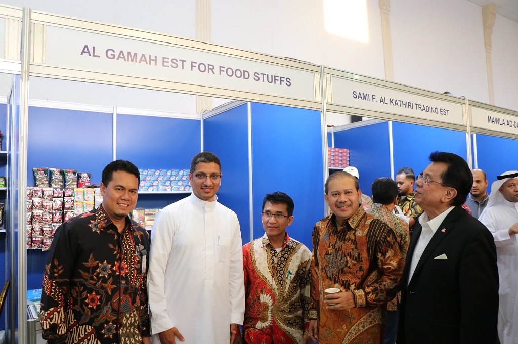 Konsul Jenderal RI Jeddah Eko Hartono (dua kanan) dalam Indonesia Hajj Expo 2020 di Jeddah, Arab Saudi, 15-16 Februari 2020. (Foto: KJRI Jeddah)