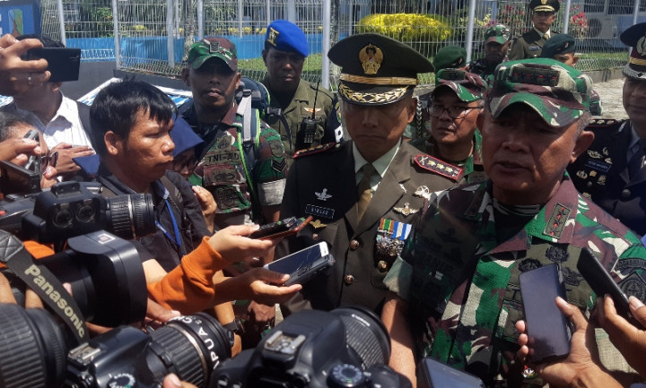 TNI Fokus Tangani Korban Helikopter MI-17